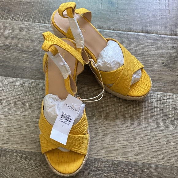 Ann Taylor Yellow Wedges - Picture 5 of 5